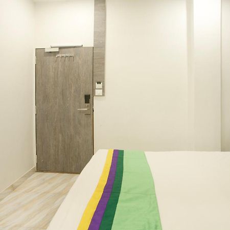 Hotel Treebo Urban, 1 Km From Railway Station Surat Zewnętrze zdjęcie