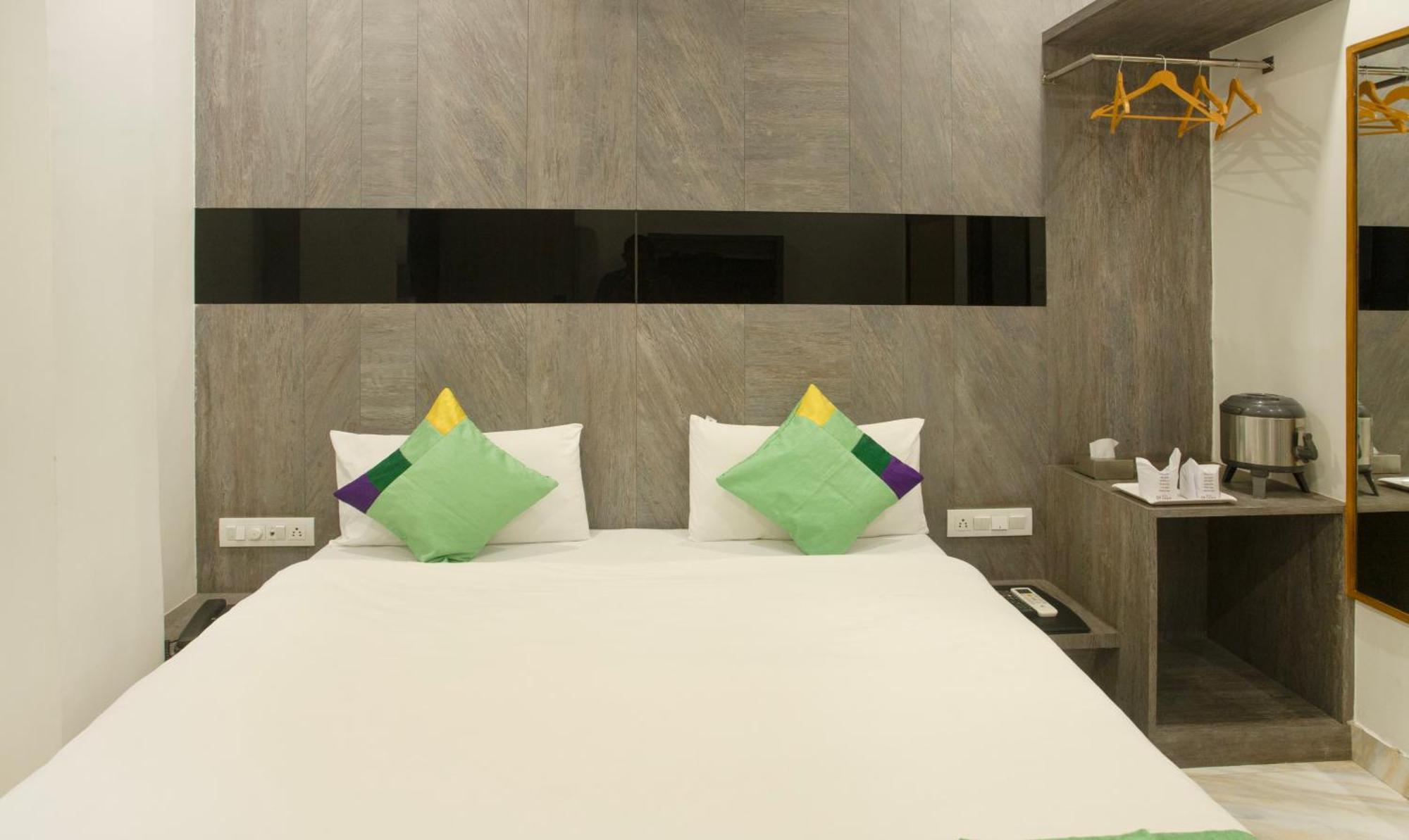 Hotel Treebo Urban, 1 Km From Railway Station Surat Zewnętrze zdjęcie