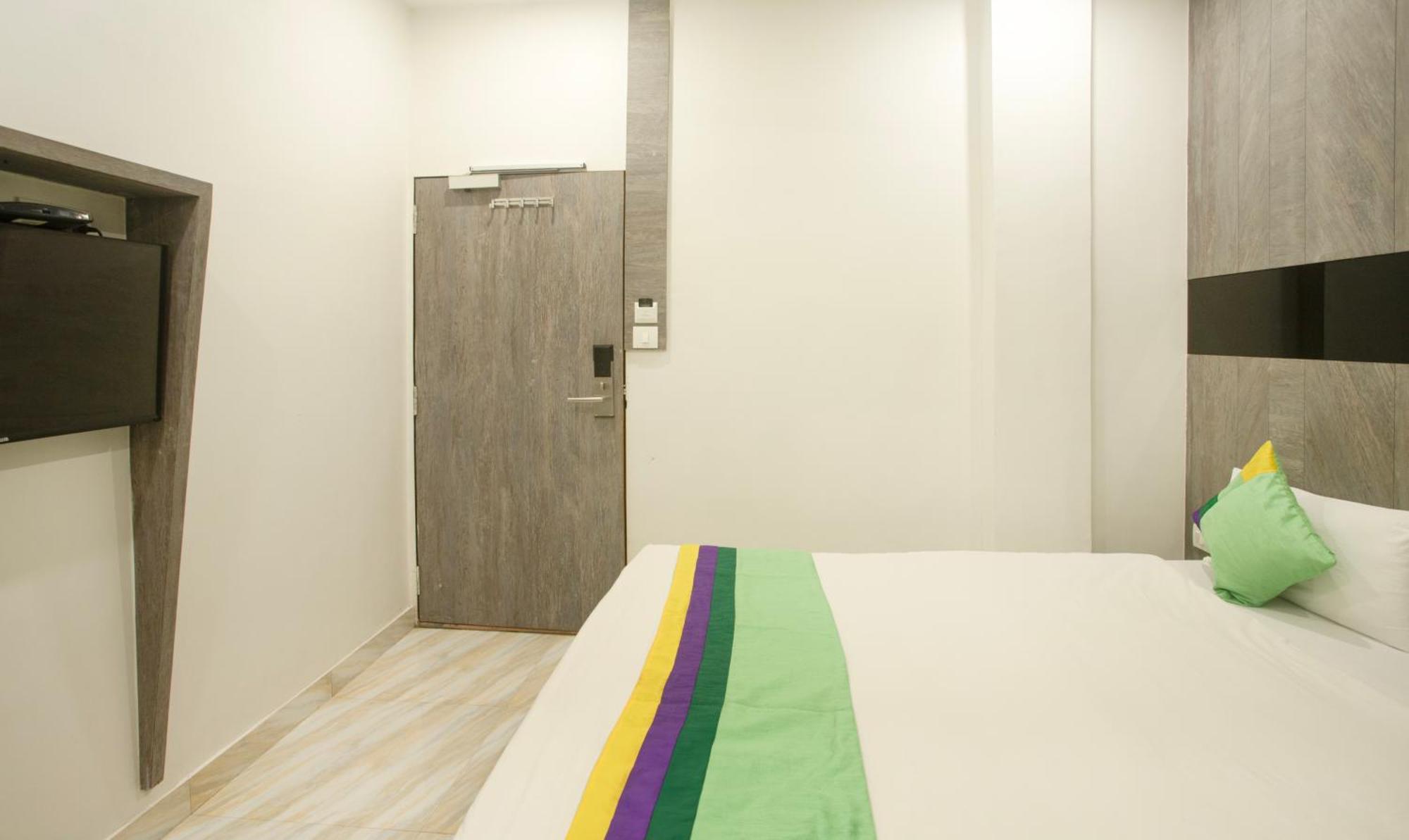 Hotel Treebo Urban, 1 Km From Railway Station Surat Zewnętrze zdjęcie