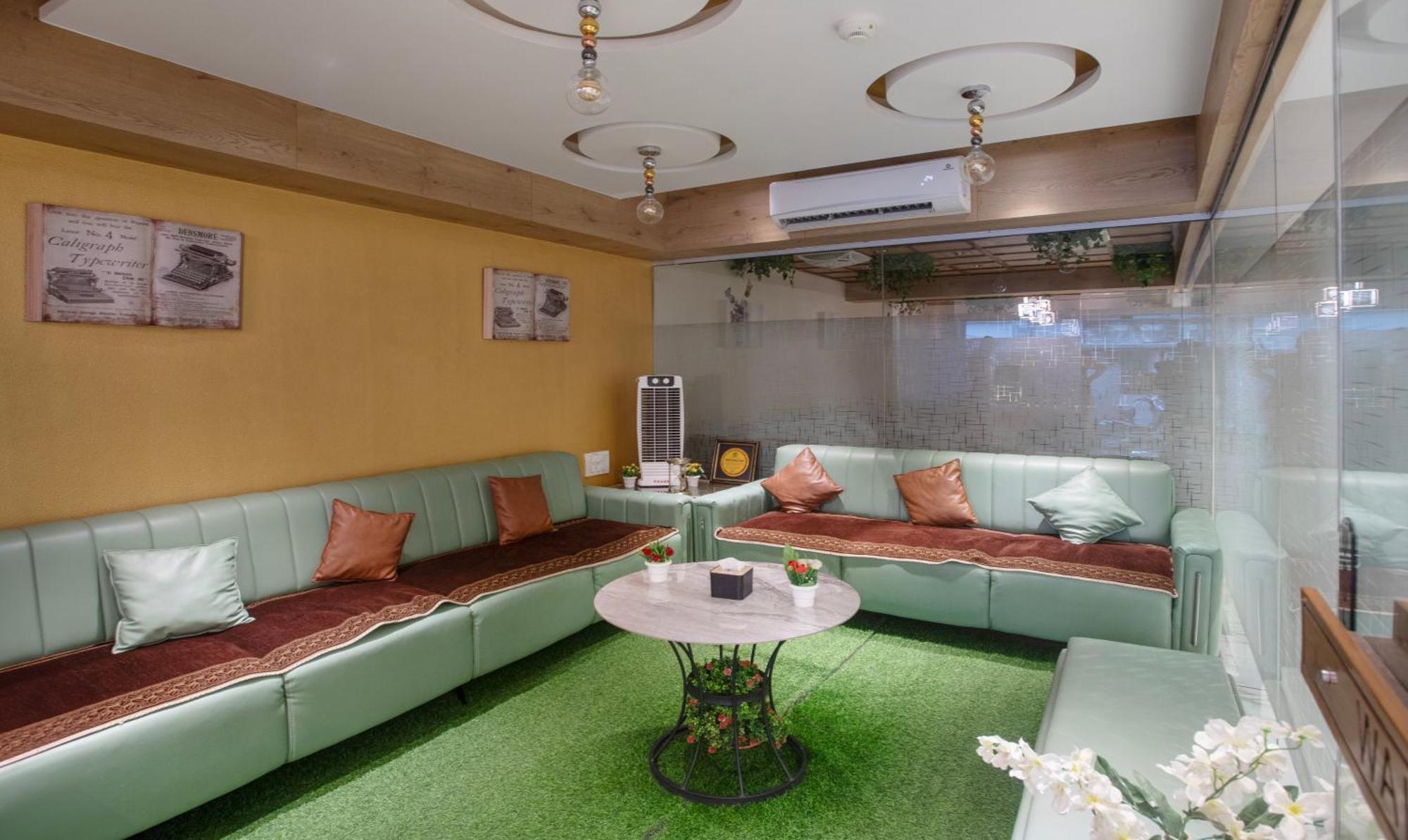 Hotel Treebo Urban, 1 Km From Railway Station Surat Zewnętrze zdjęcie